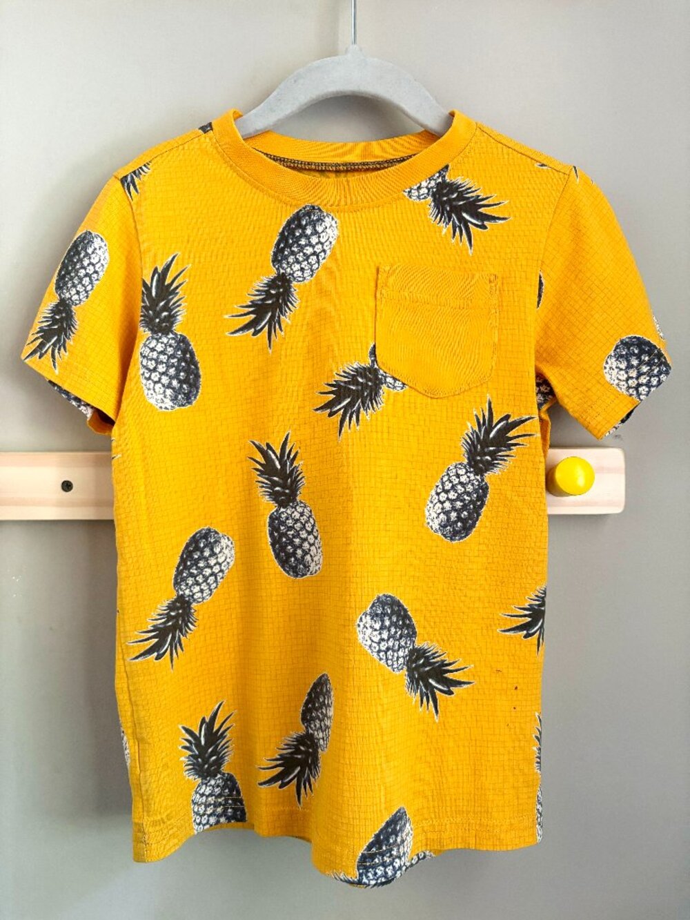 Tea Collection Yellow Pineapple Graphic Tee w/ Front Pocket (Play)